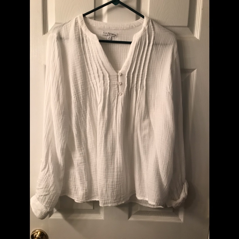 Snow white, very soft flowy top